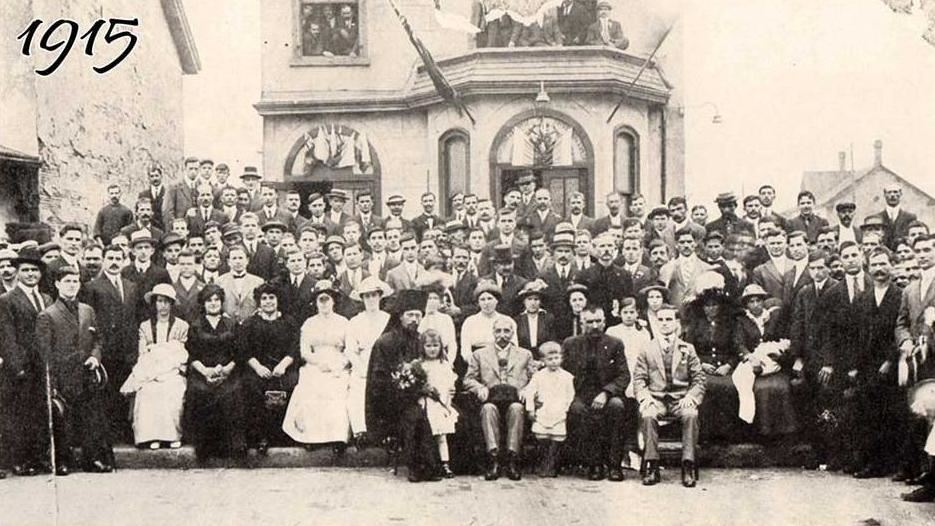 Ο βούργαρος αρχιμανδρίτης Θεοφίλακτος σε επίσκεψή του στο Τορόντο το 1915 μαζί με το βουλγαρικό συμβούλιο των ΗΠΑ. Οι βούλγαροι αυτοαποκαλούνται «μακεδόνες».