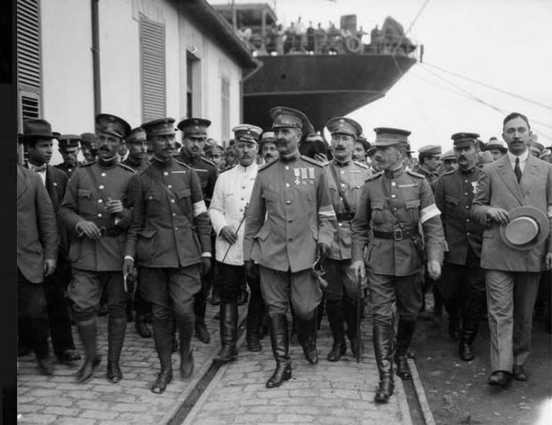 18-9-1916 Ο Συνταγματάρχης Χριστοδουλόπουλος και ο Στρατηγός Ζυμβρακάκης με 4000 άνδρες από την Μεραρχία Σερρών μεταφέρονται στην Θεσσαλονίκη για να δημιουργηθεί ο πυρήνας, καλούμενος αργότερα Βενιζελικός Στρατός.